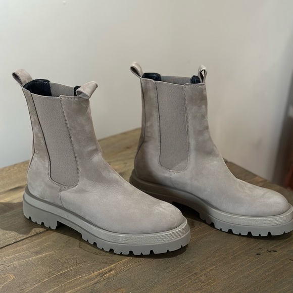 NWOT Kennel & Schmenger Women's Suede Chelsea Boots - Picture 3 of 9